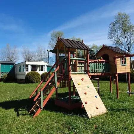 Rodzinna Przystan Lodge *