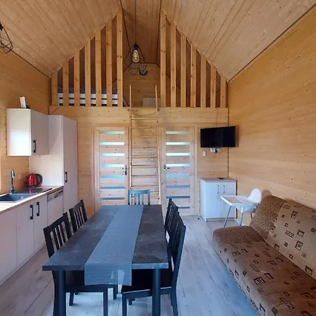 Rodzinna Przystan Lodge *