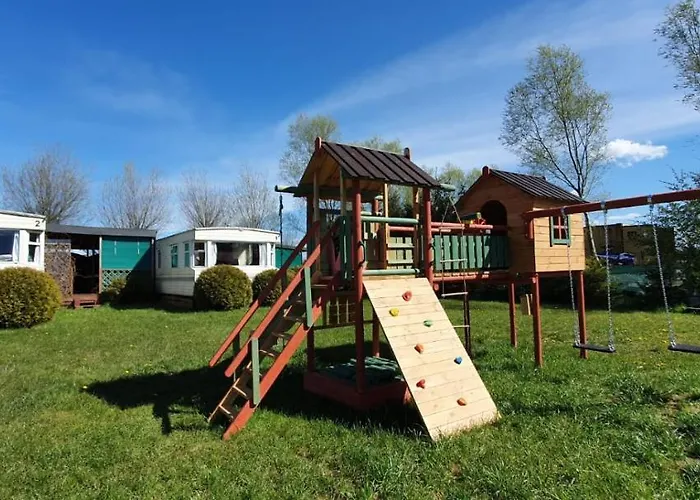 Rodzinna Przystan Lodge *