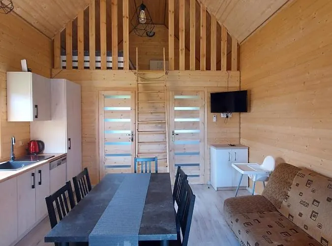 Rodzinna Przystan Lodge *